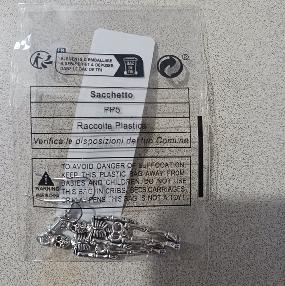 NEW Women silver skeleton mini earrings - Picture 2 of 2